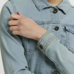 Oxmo OXFRIA - Chaqueta Vaquera - Light Blue Denim , Mujer -Oxmo tienda en línea 1cdcb799c30f4c9399769e39c363f2fe