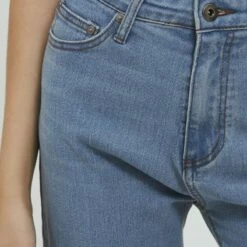 Oxmo OXANNI - Vaqueros A Campana - Ligth Blue Denim, Mujer -Oxmo tienda en línea 69f7807110414c198687c9284179d76e