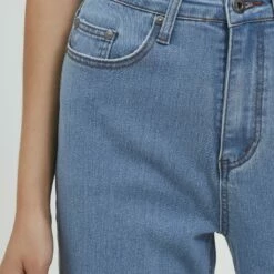 Oxmo OXANNE - Vaqueros Rectos - Ligth Blue Denim , Mujer -Oxmo tienda en línea 7393408bb1d44101a21a1c706b0e3d7e