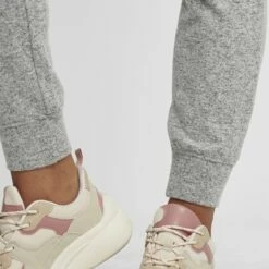 Oxmo OXBENITA - Pantalones Deportivos - Light Grey Melange , Mujer -Oxmo tienda en línea 78a51a8d67e241dc93ce222bf33c03c0