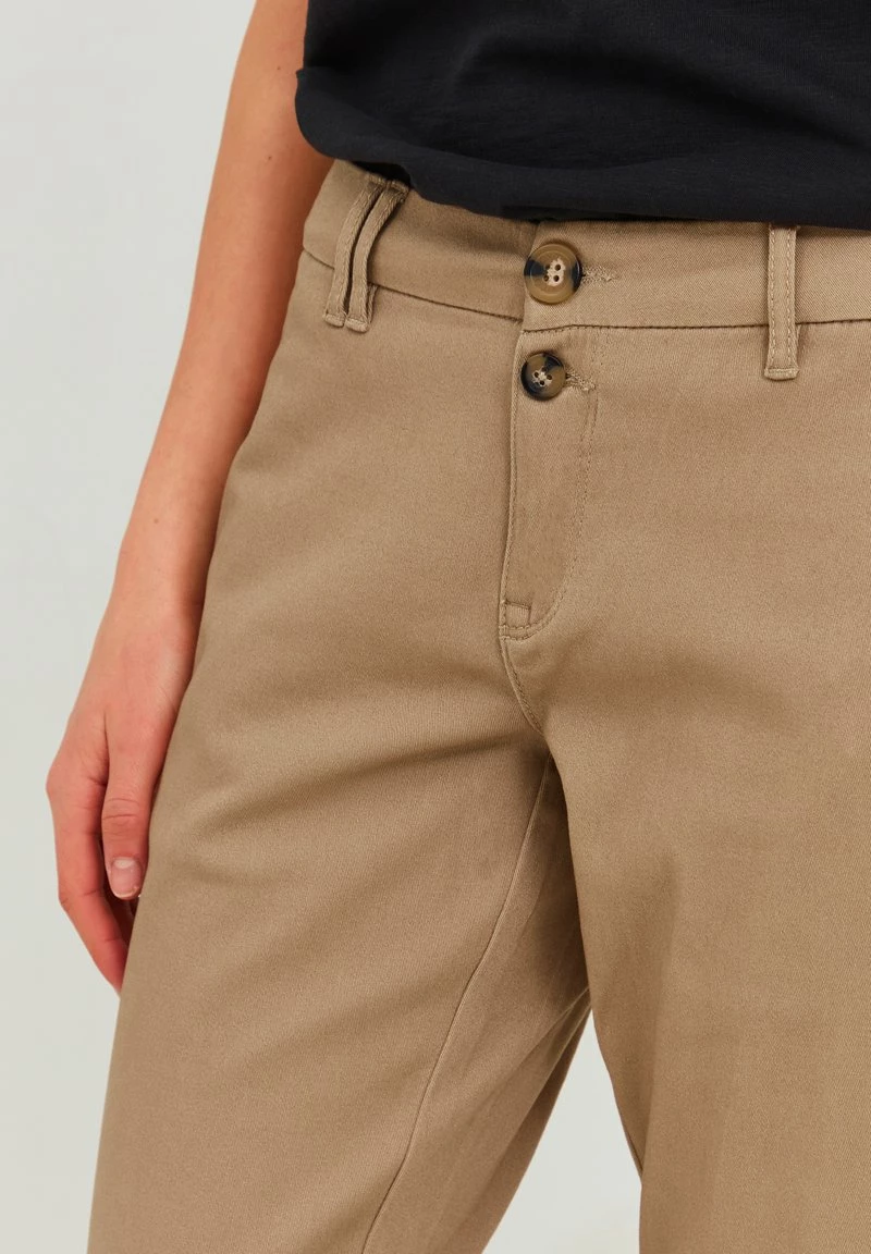 Oxmo OXPILAR - Pantalones Chinos - Silver Mink , Mujer 4 Oxmo OXPILAR - Pantalones Chinos - Silver Mink , Mujer - Imagen 4