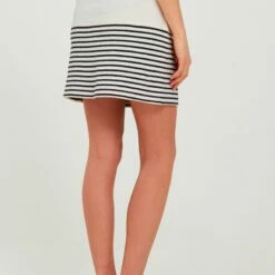 Oxmo OXPIPPA - Minifalda - Black , Mujer -Oxmo tienda en línea eb75820ec93e4aec9a75357e830e33b5